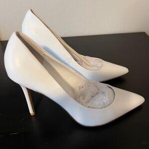 Topshop White Pointed Toe Stiletto Pumps – Size 9.5 / $40 – Classic Heels
